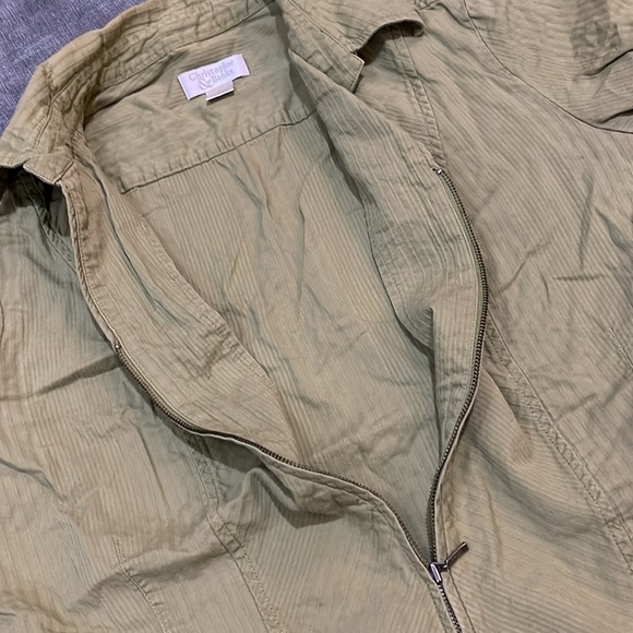 Christopher & Banks avocado, green, zip up top three-quarter sleeves  Med 24-142 - Picture 11 of 11